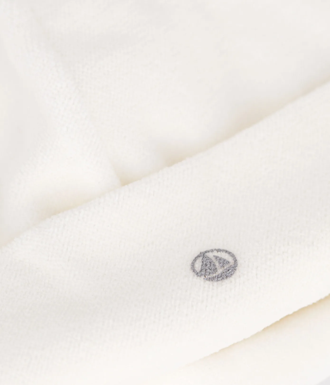Petit Bateau Accessoires, Sonnenhüte, Caps|Newborn*Babymützchen für Neugeborene aus Bouclette-Samt weiss MARSHMALLOW