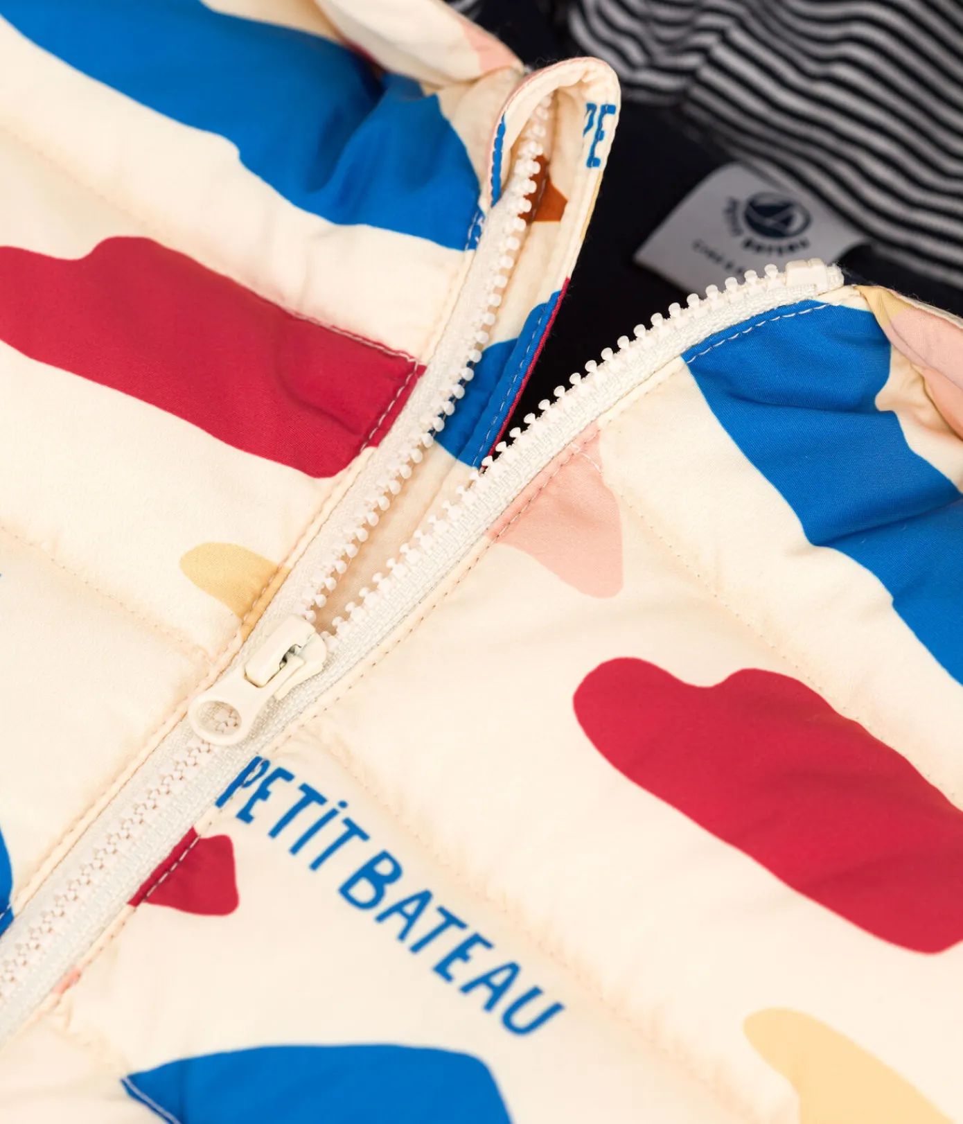 Petit Bateau Jacken, Anoraks*Bedruckter Baby-Anorak weiss AVALANCHE/ MULTICO