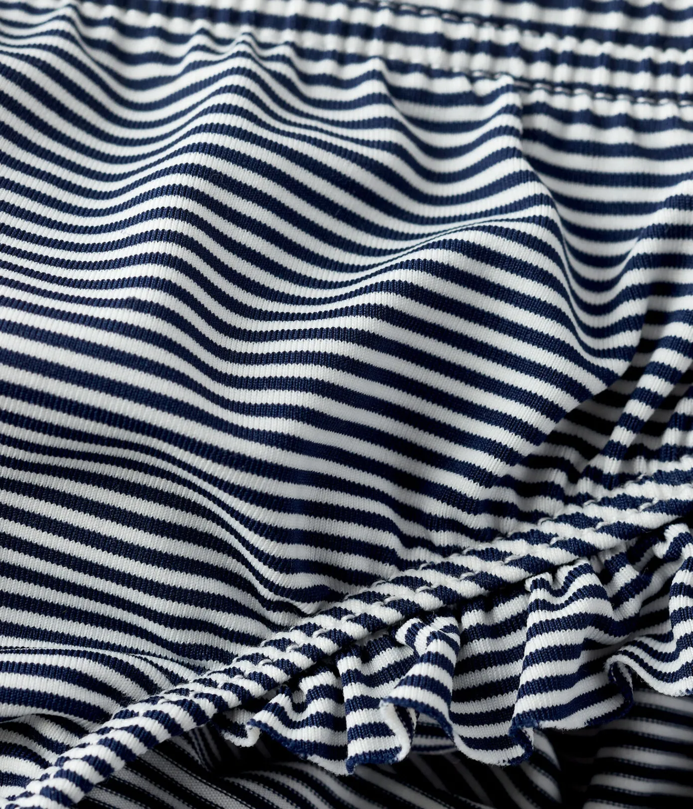 Petit Bateau Bademode, Uv-Kleidung*Bikinihose mit Ringelstreifenfür Baby blau MEDIEVAL/weiss MARSHMALLOW