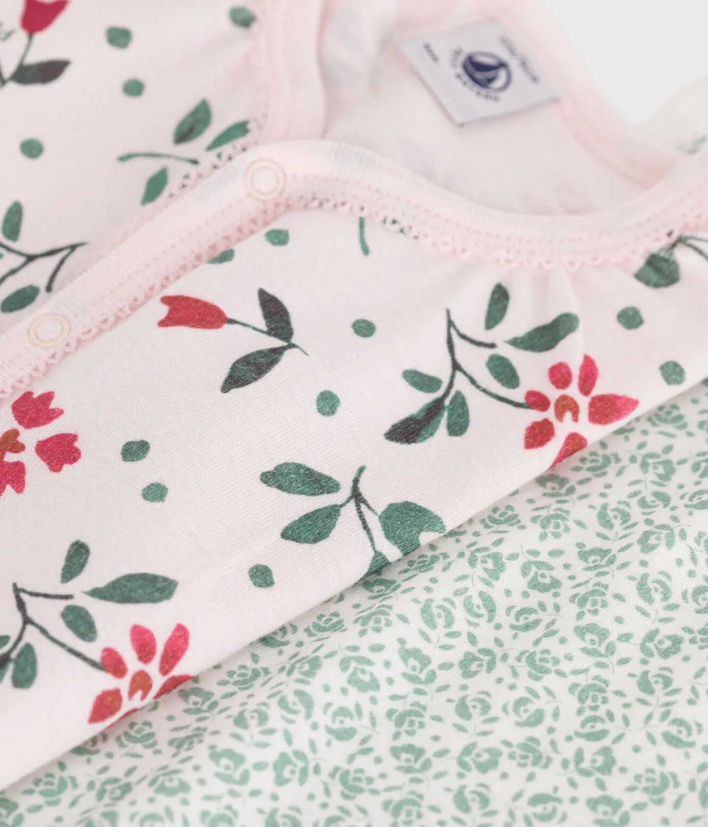 Petit Bateau Schlafanzüge, Strampler|Sets, Overalls & Latzhosen*2er-Set Baby-Kurzoverall aus Baumwolle mit Blumenmotiv variante 1
