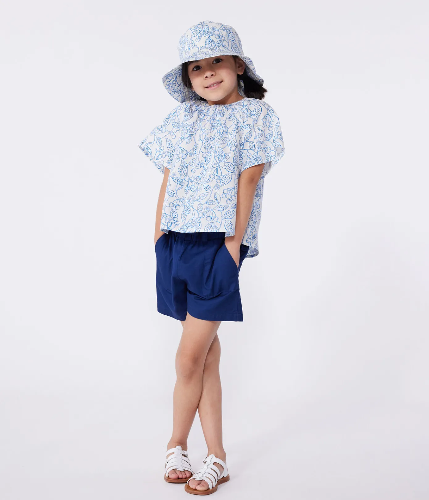 Petit Bateau T-Shirts, Tops, Oberteile*Kurzärmelige Kinder-Bluse mit Kirschmuster blau MARSHMALLOW/ PORCELANA