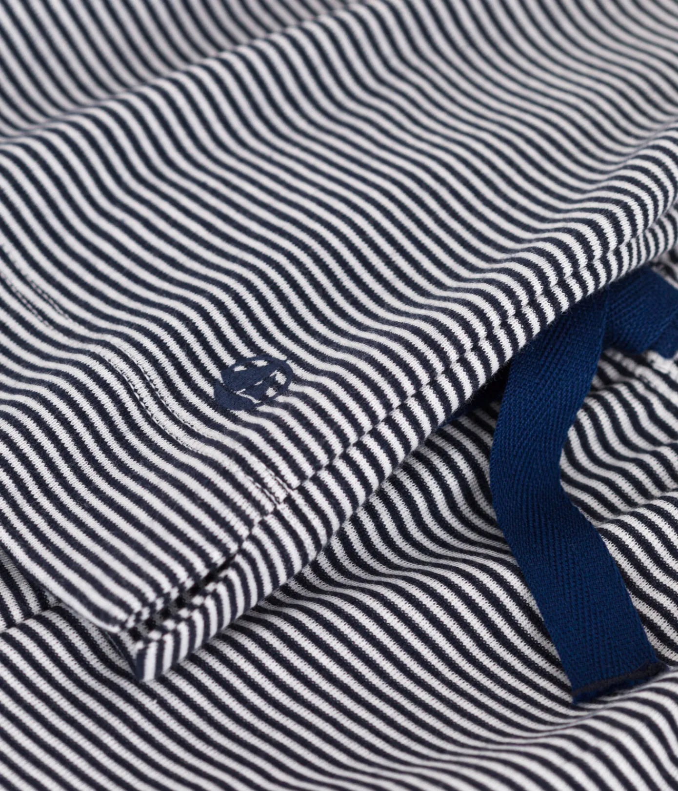 Petit Bateau Schlafanzüge, Nachthemden*Kurzärmeliger Kinder-Pyjama aus Baumwolle mit weiten Beinen und Streifen blau SMOKING/weiss MARSHMALLOW