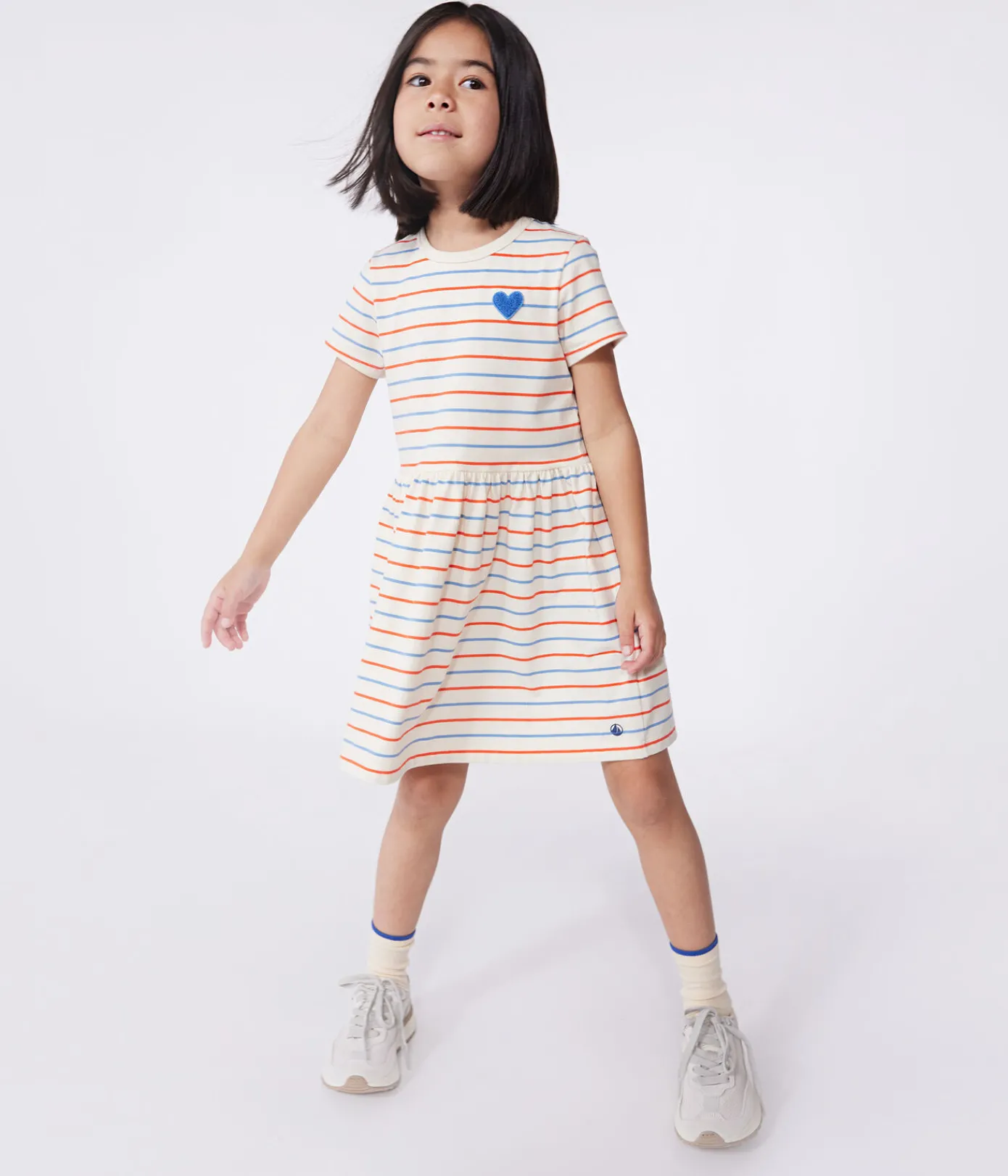 Petit Bateau Kleider, Röcke*Kurzärmeliges Kinder-Kleid aus Baumwolle mit Streifen und Herzmotiv weiss AVALANCHE/ MULTICO