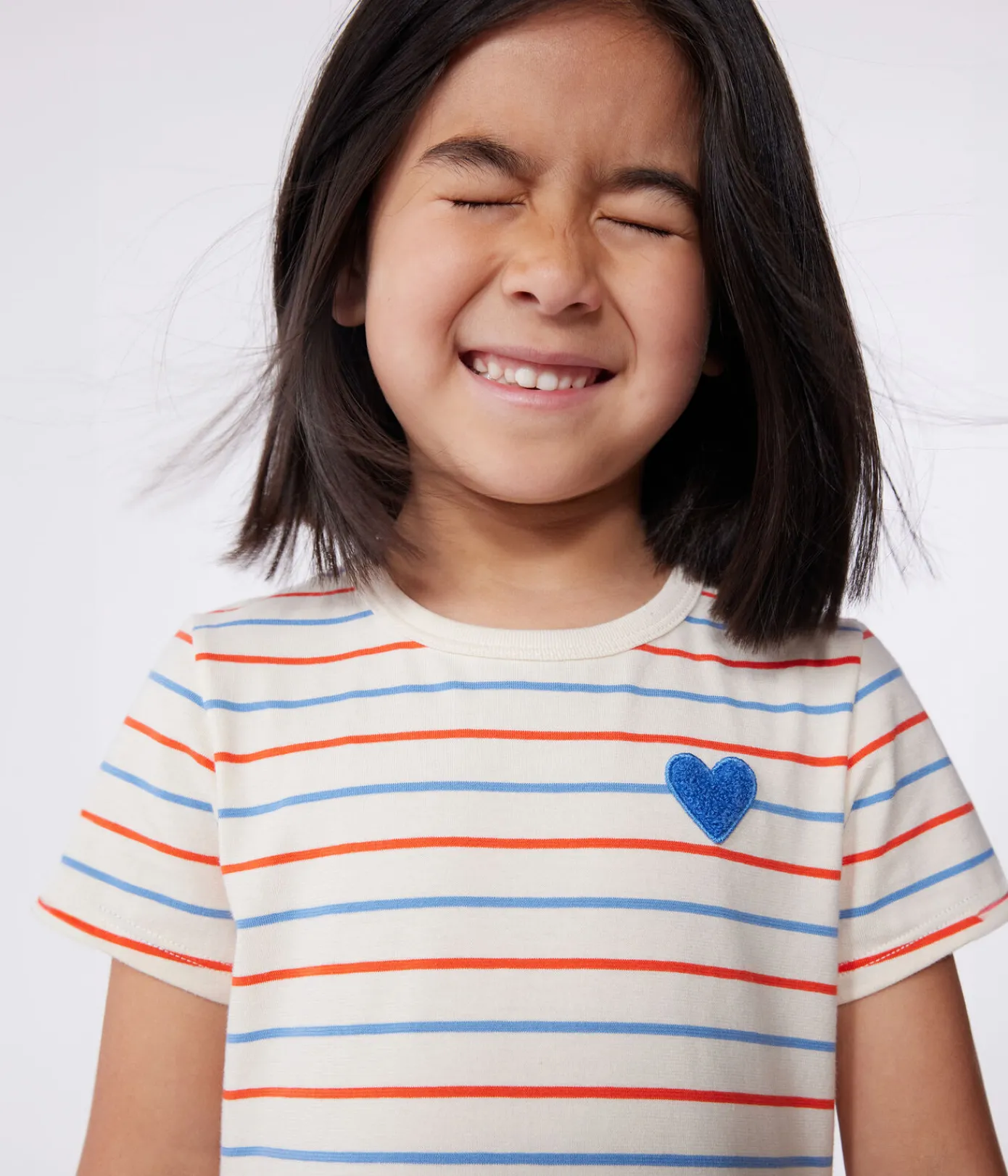 Petit Bateau Kleider, Röcke*Kurzärmeliges Kinder-Kleid aus Baumwolle mit Streifen und Herzmotiv weiss AVALANCHE/ MULTICO