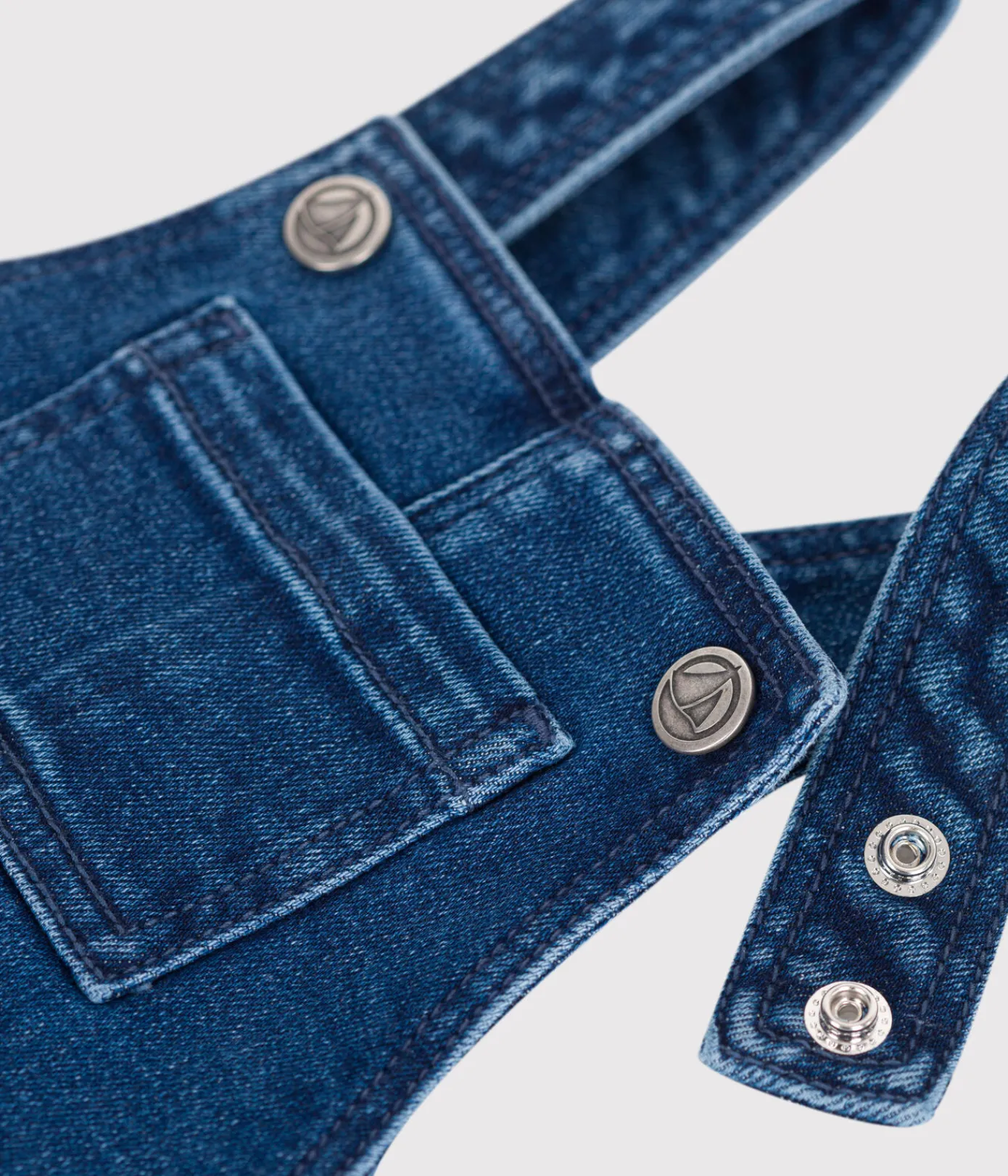 Petit Bateau Sets, Overalls & Latzhosen*Langbeinige Baby-Latzhose aus Jeansstoff mit Elastan. blau DENIM MOYEN