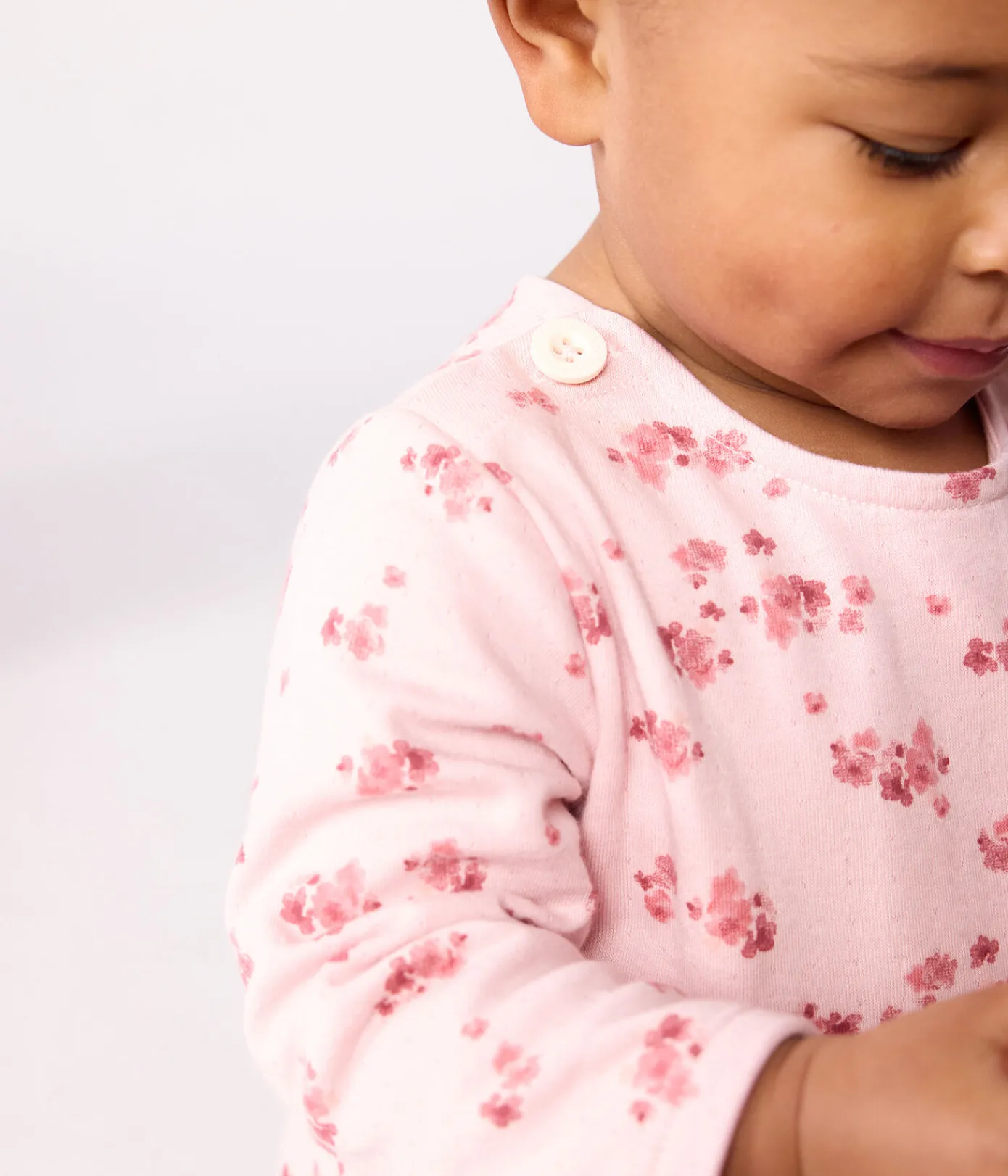 Petit Bateau Kleider*Langärmeliges Baby-Kleid aus Baumwolle mit Blumenmuster rosa JOLI/weiss MULTICO