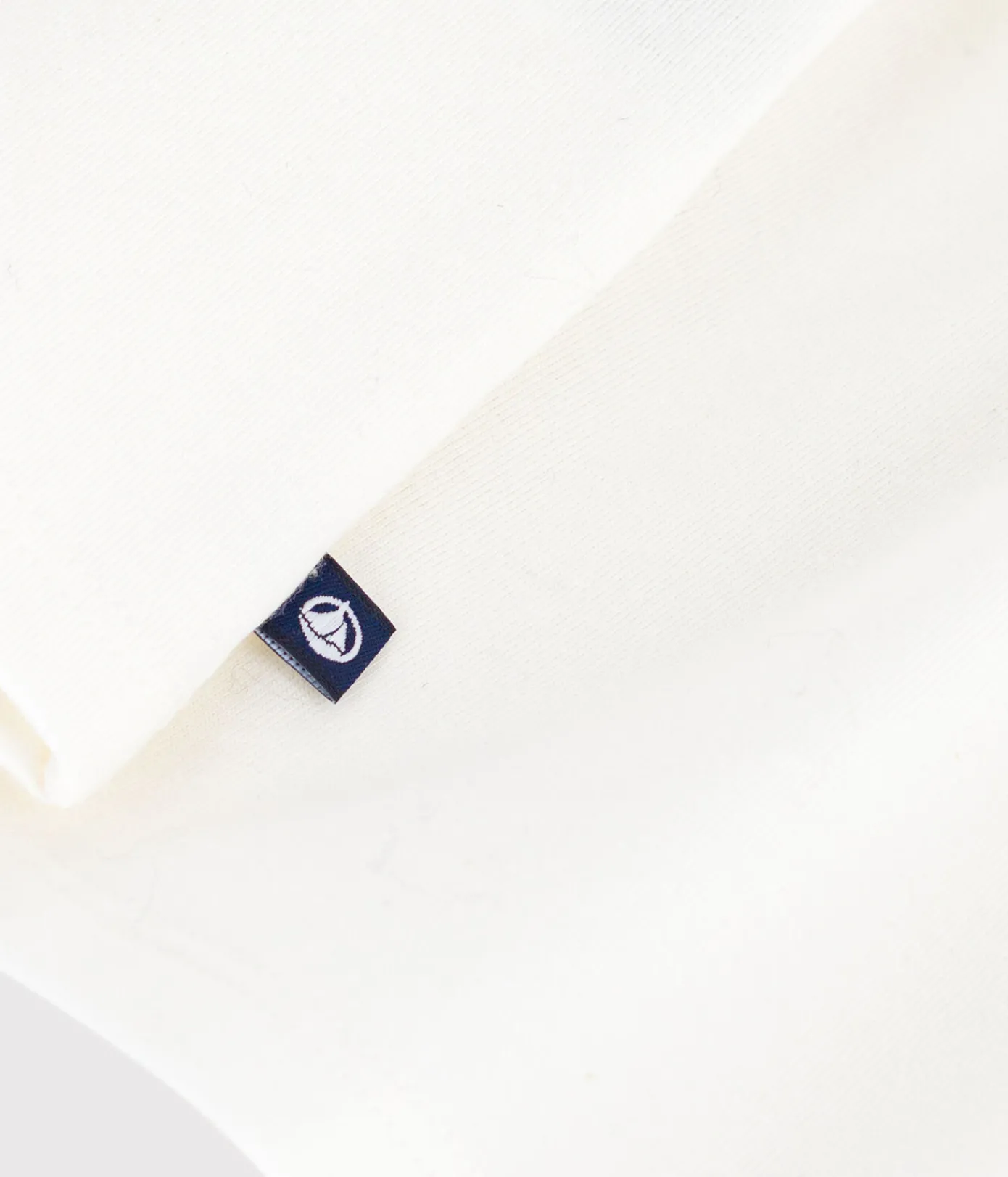 Petit Bateau T-Shirts, Oberteile*Langärmeliges Baby-T-Shirt aus Baumwolle mit Vintage-Logo weiss MARSHMALLOW