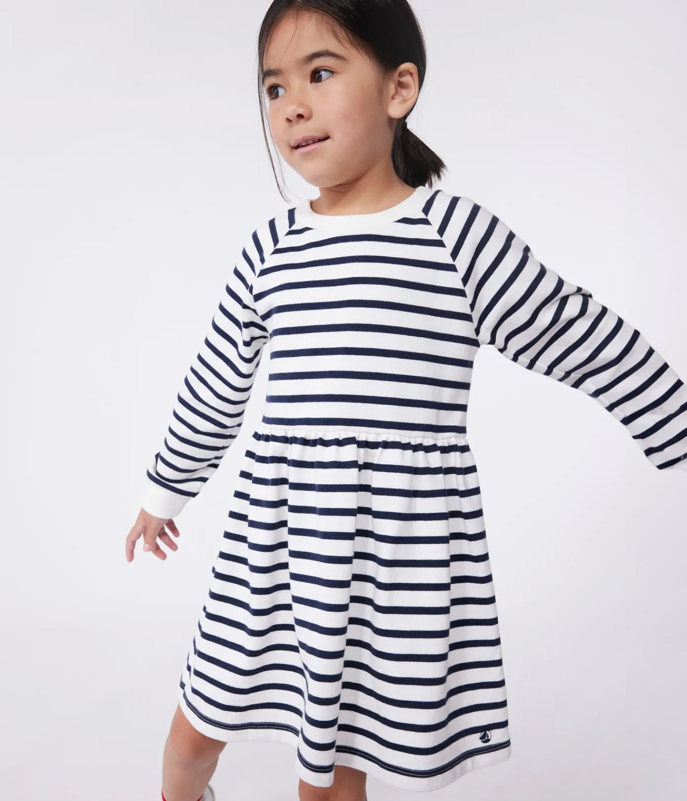 Petit Bateau Kleider, Röcke*Langärmeliges Kinder-Kleid aus Baumwolle mit Streifen weiss MARSHMALLOW/blau SMOKING
