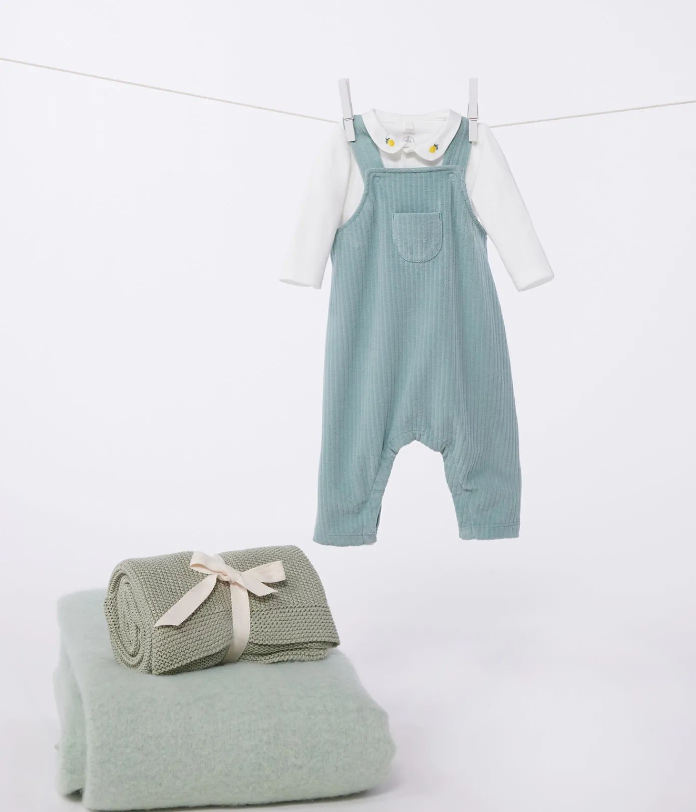 Petit Bateau Sets, Overalls & Latzhosen|Newborn*Newborn-Set Latzhose und bestickter Body aus Baumwolle grün PAUL