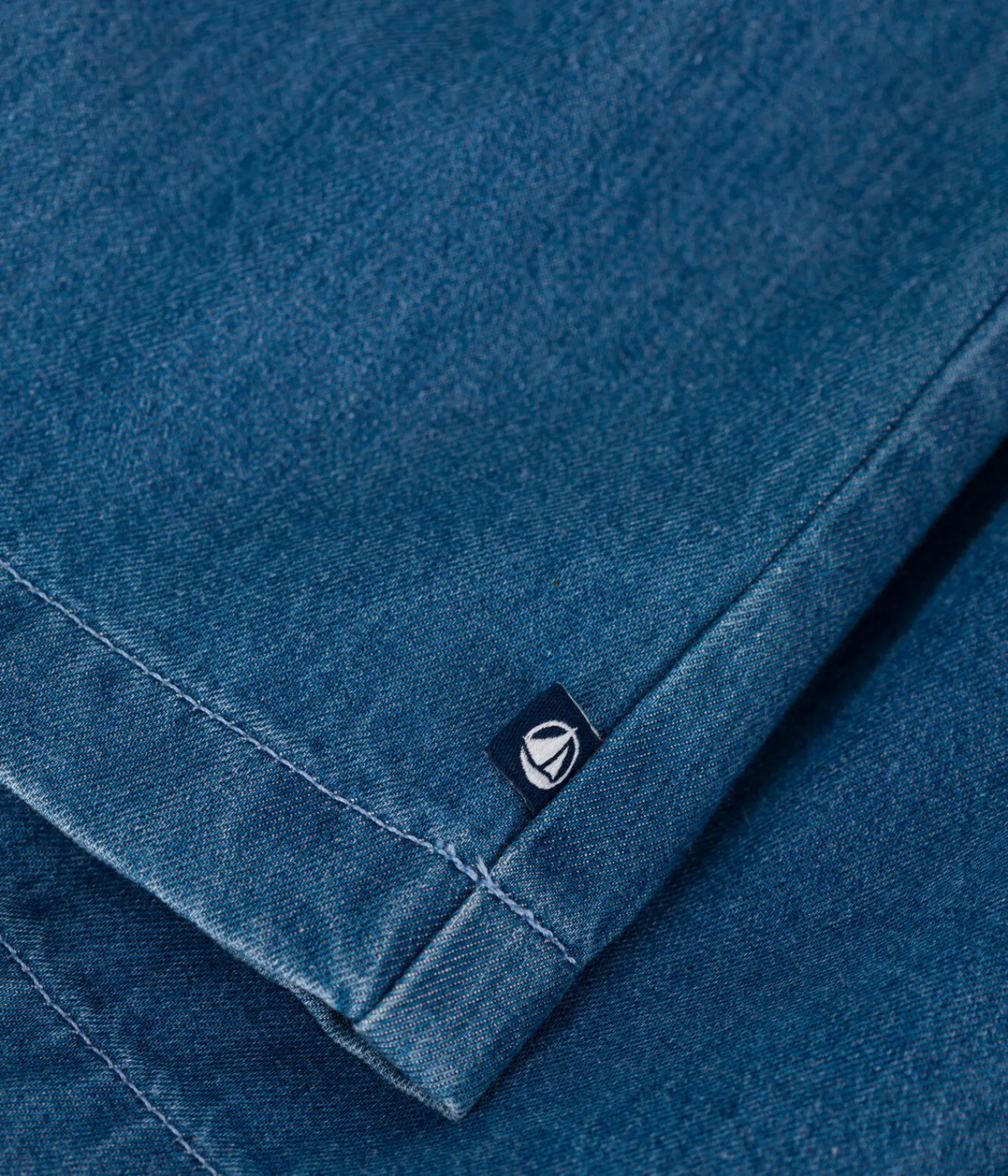 Petit Bateau Kleider*Ärmelloses Baby-Kleid aus leichtem Jeansstoff blau DENIM CLAIR