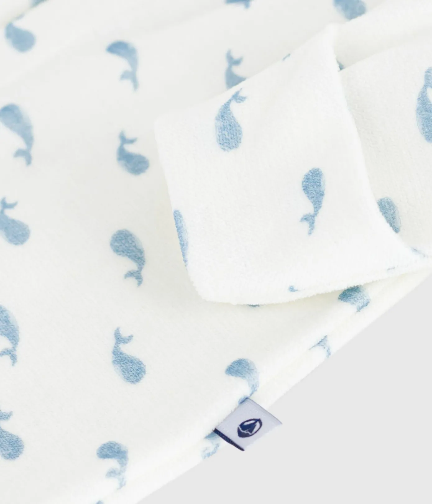 Petit Bateau Schlafanzüge, Strampler|Newborn*Strampler mit Kragen aus Nicki Walmotiv. MARSHMALLOW/ ADRIATIC