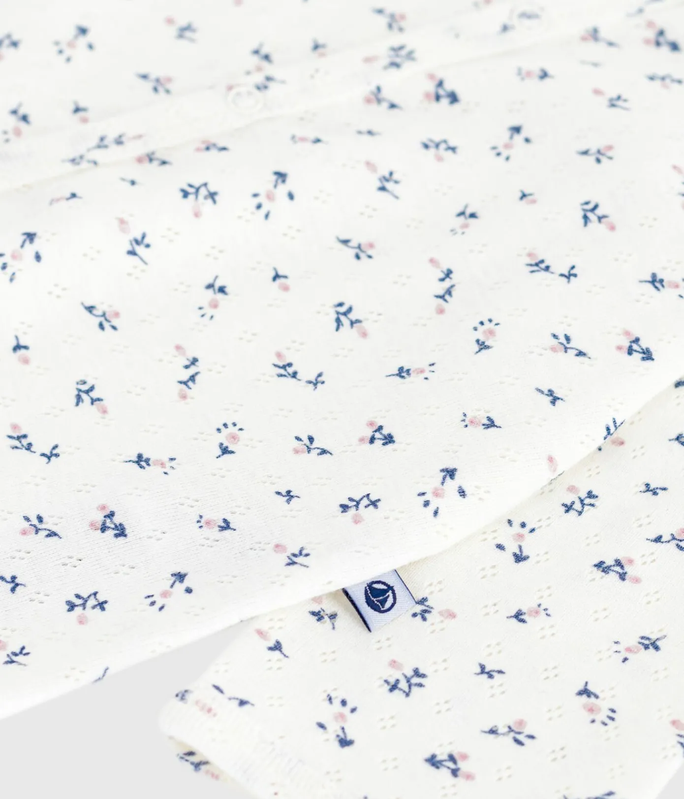 Petit Bateau Schlafanzüge, Strampler*Strampler ohne Füßchen mit Kragen aus Baumwolle mit Lochstickerei Blumenmotiv weiss MARSHMALLOW/weiss MULTICO