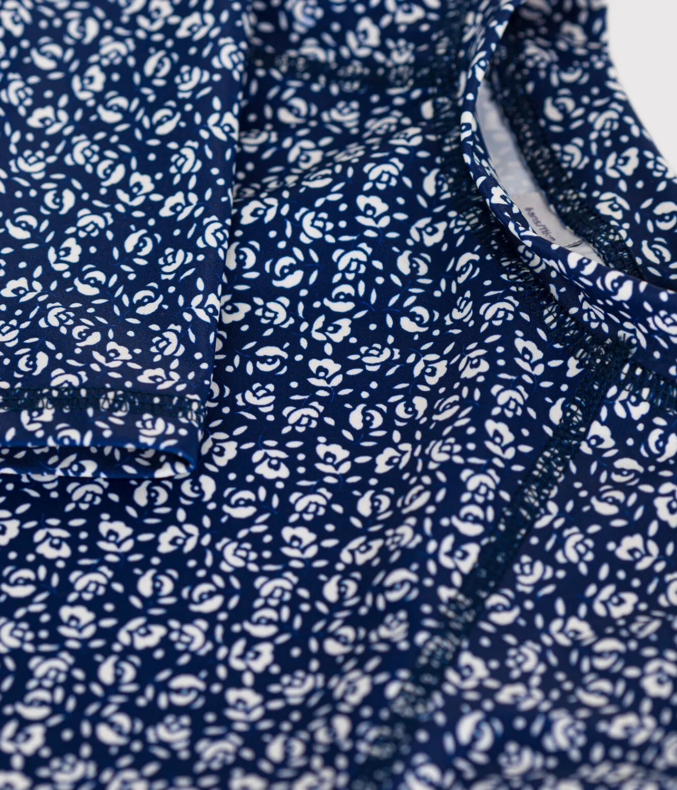 Petit Bateau Bademode, Uv-Kleidung*T-Shirt mit UV-Schutz Kinder/Mädchen INCOGNITO/ MARSHMALLOW