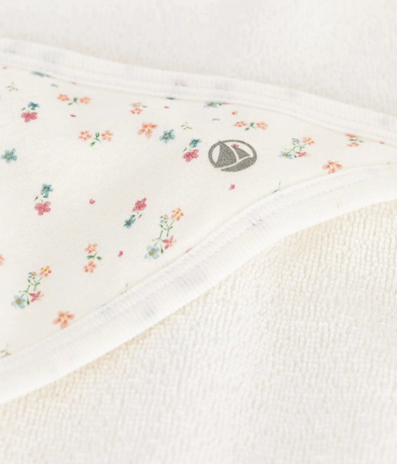 Petit Bateau Badetücher, Badecapes|Newborn*Viereckiges Baby-Badetuch aus Baumwolle weiss MARSHMALLOW/weiss MULTICO