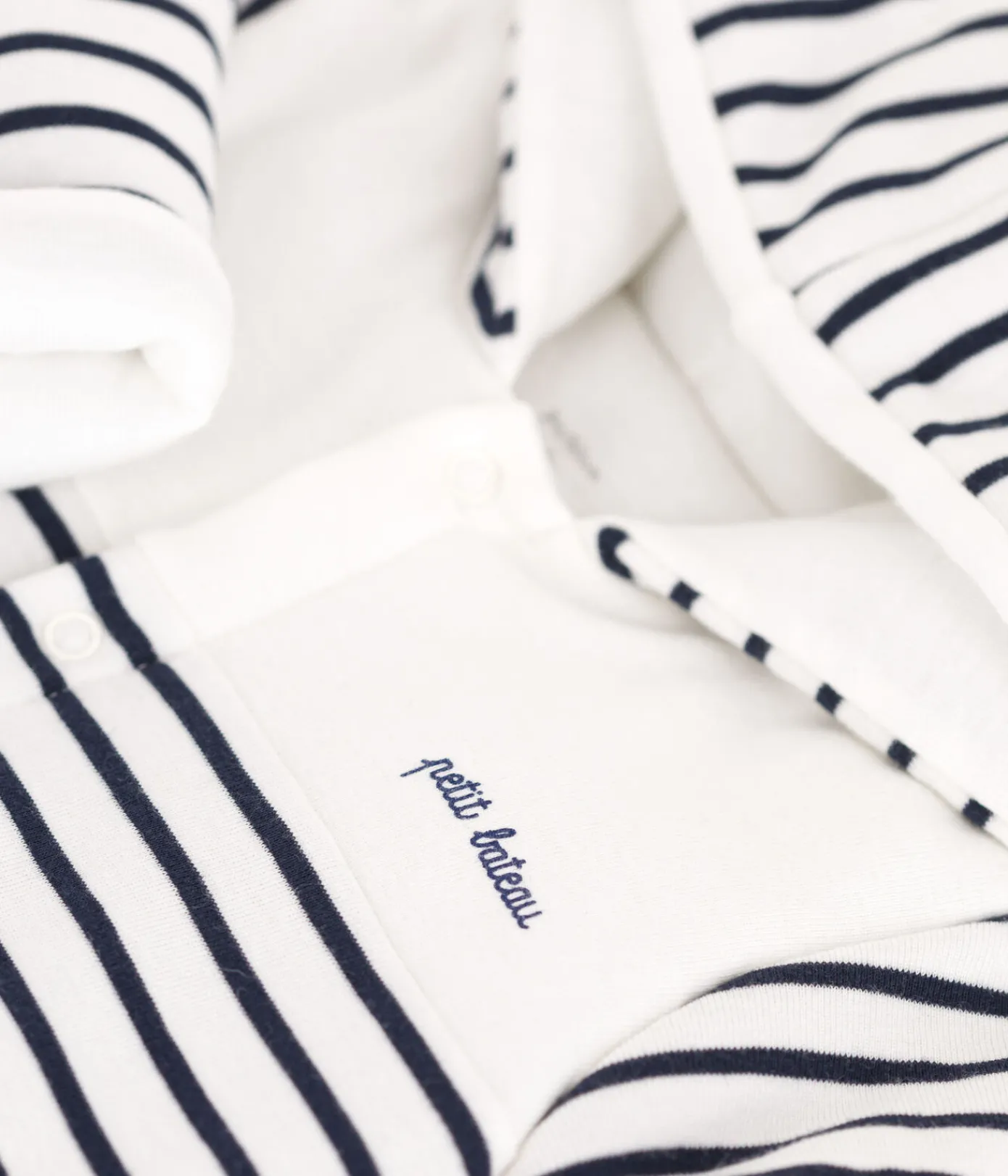 Petit Bateau Sets, Overalls & Latzhosen|Newborn*Wattierter Strampler mit Kapuze und Füßchen im Matrosen-Look. weiss MARSHMALLOW/blau SMOKING